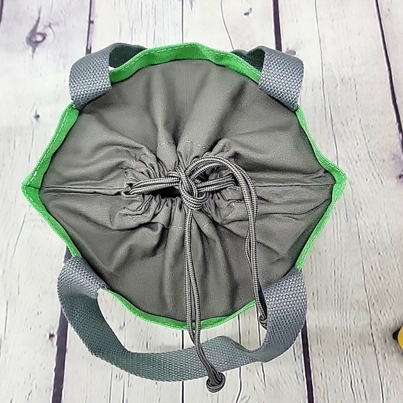 6" 1 Qt Green LocknLock with its own Carrying Case NIB! Set Of Two - Picture 6 of 8